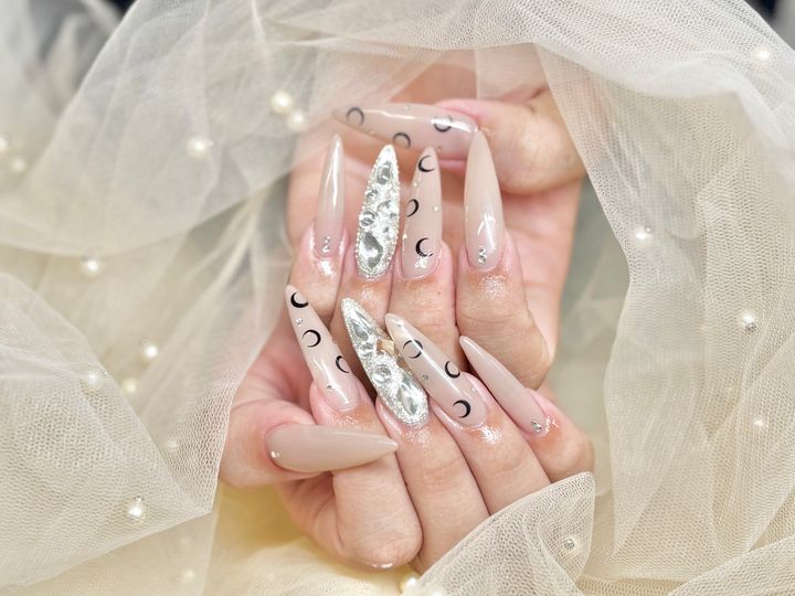 年代別｜くすみ色ネイルを取り入れるポイントのイメージ