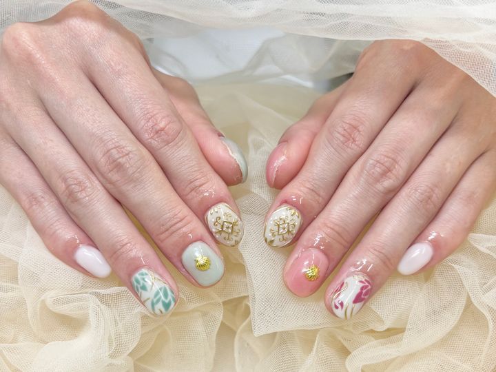 なぜ今ワンホンネイルが流行してる？インフルエンサーとSNS拡散の仕組みのイメージ