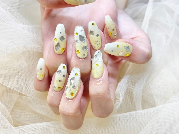 細フレンチ・ワンポイントアート｜アートの引き算で洗練度UPのイメージ