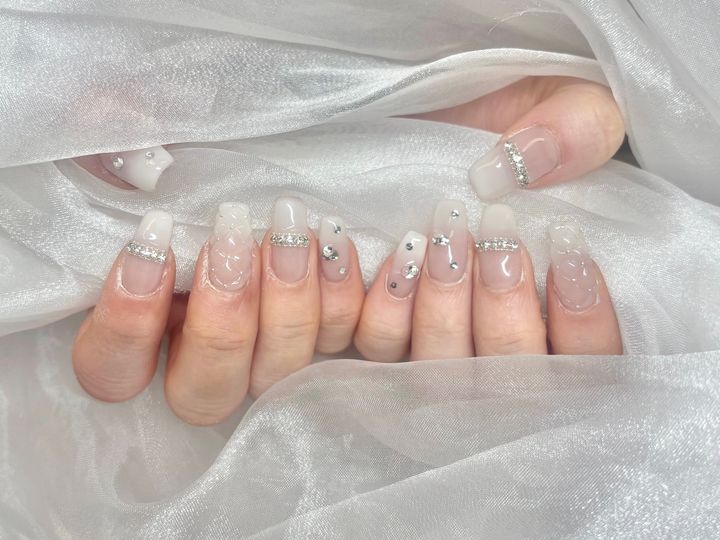 セルフネイル向け簡単押し花アートの手順のイメージ