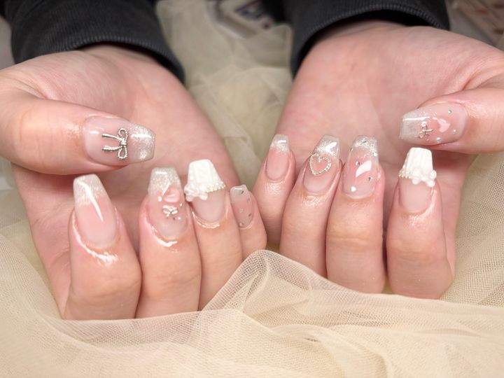 派手に見えない黄色ネイルの取り入れ方のイメージ