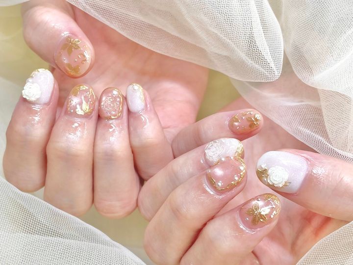 トレンドを取り入れた応用デザイン｜一歩進んだ初夏ネイルアレンジのイメージ