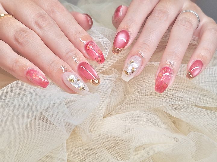 粘土ジェルを使った立体花の施術手順のイメージ