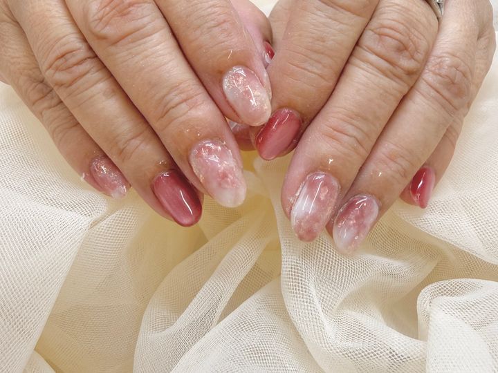 ドット柄ネイルとは？基本から最新トレンドまでのイメージ
