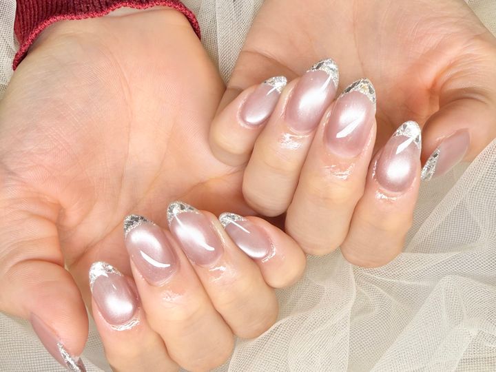 レトロ可愛い系vs大人っぽい系：ドット柄の印象の違いのイメージ