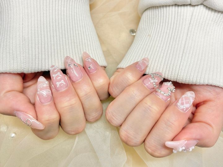 ワンホンネイルに似合うカラー選び｜季節感と肌色別ガイドのイメージ
