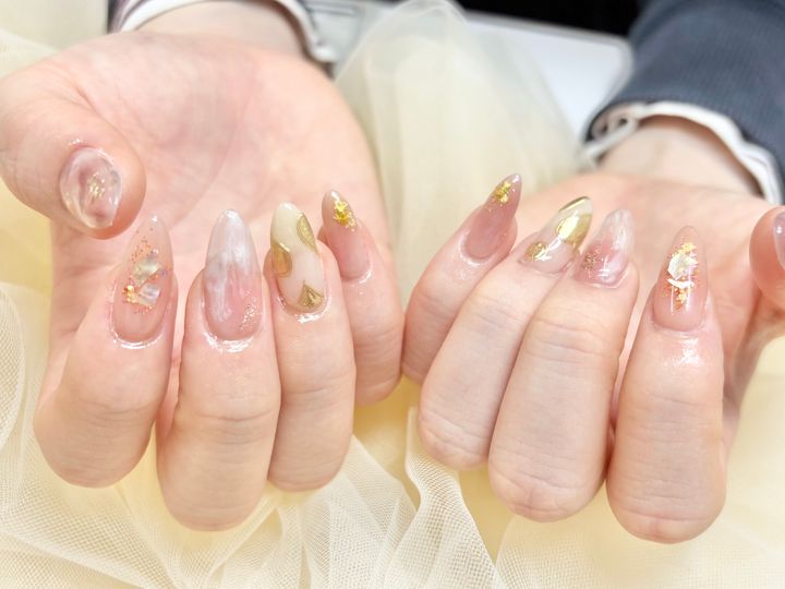 夏サンダルとフットネイルの配色、どう決める？のイメージ