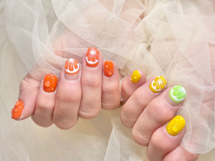 シーン別オーダーの伝え方ガイド｜オフィス・結婚式・カジュアルのイメージ