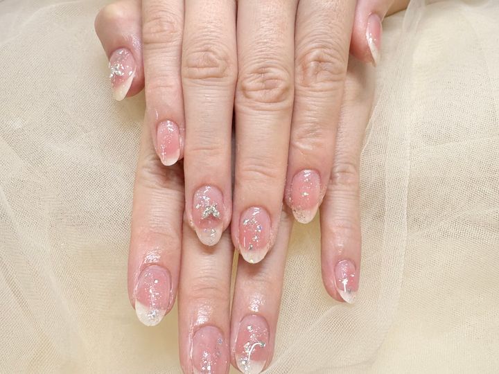 爪が薄いまま秋ネイルをためらっているあなたへのイメージ