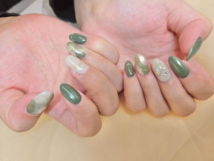 アレンジ次第でもっと可愛く｜ミントグリーン×クリアフレンチの応用デザインのイメージ