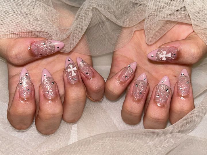 ネイリストに「ちゃんと伝わる」チェック柄の頼み方のイメージ