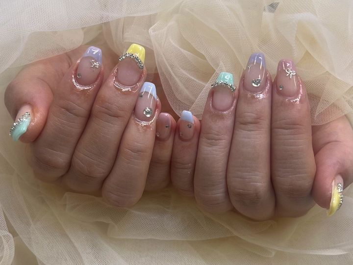 サンダル終盤〜ブーツ移行期、フットネイルはいつ変えるのが正解?のイメージ