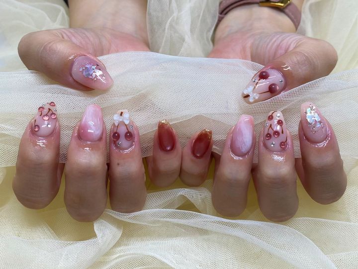 ハンドとフットのカラー、秋は合わせる?あえて外す?のイメージ
