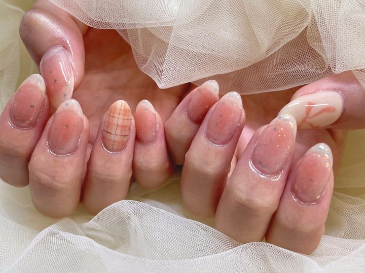 先端から浮く原因|爪先の使い方グセが出やすい場所のイメージ