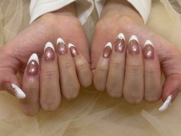 秋になるとワンカラーネイルが浮きやすくなる、その理由のイメージ