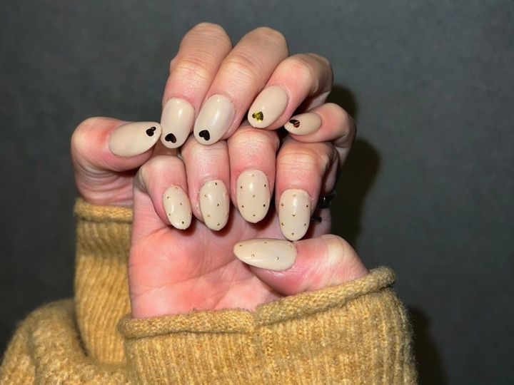 冬に爪がボロボロになりやすい理由——乾燥と血行不良のダブルパンチのイメージ