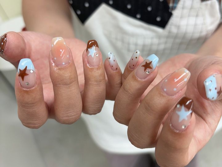 紅葉ネイル、サロンで頼むと何が変わる？のイメージ