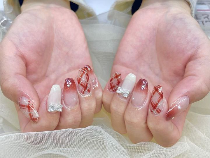 2026年春フラワーネイルの新定番！透明感×ニュアンスフラワーで叶える大人可愛いトレンド