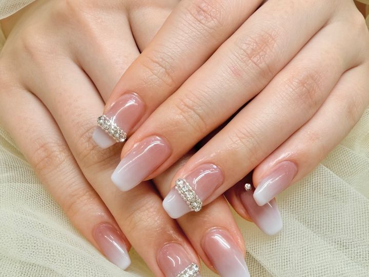 2026年春トレンド『くすみ色ネイル』完全ガイド｜肌色別の選び方とオフィス向けデザイン