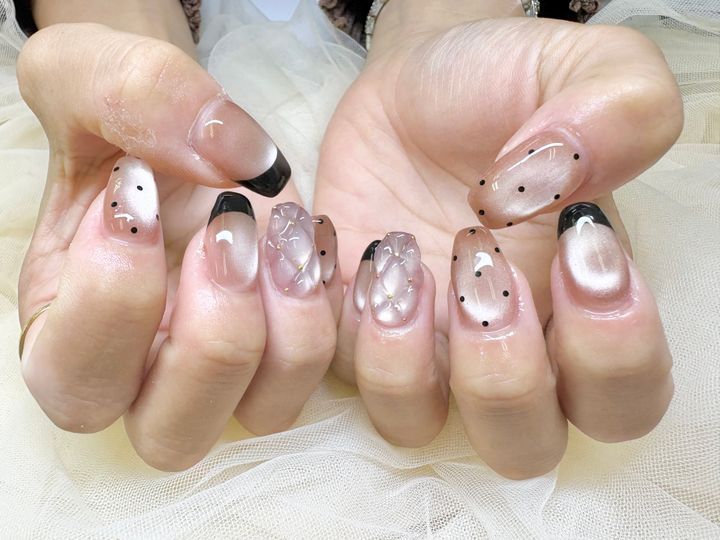 フレンチネイルを今っぽく見せるトレンドアレンジ方法｜定番デザインのアップデート術