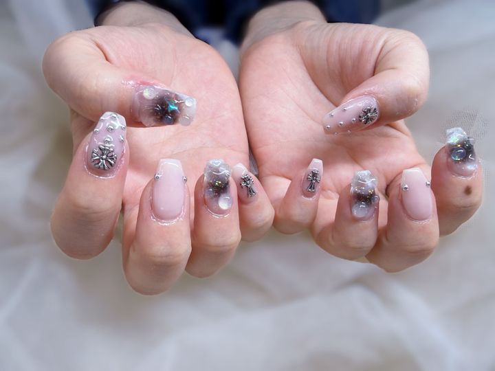 ニュアンスネイルの選び方・作り方完全ガイド｜透明感と奥行き感を楽しむコツ