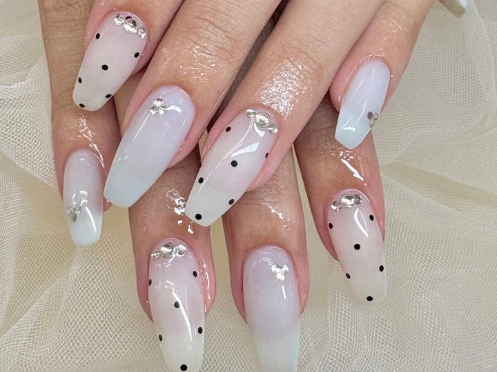 ネイルの光と質感トレンド完全ガイド｜マット×ツヤ・オーロラパウダー・フラッシュマグネットの効果的な組み合わせ方