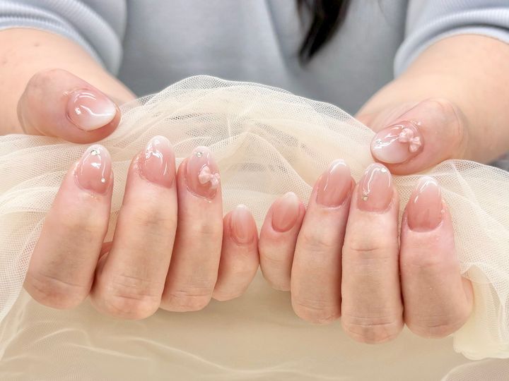 夏にネイルが浮く・剥がれる原因と対策｜紫外線・汗・海水からジェルを守るサロンケアの流れ