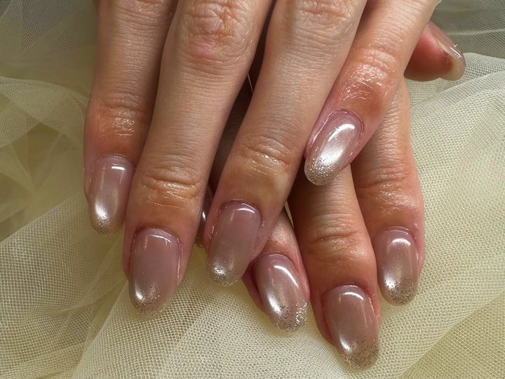 夏のジェルネイル変色、なぜ起きる？紫外線の仕組みとサロンでの色持ち対策