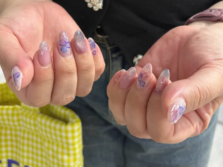 パープルフラワーラメニュアンス｜フラワーネイル・ニュアンスネイル・キラキラネイル・春ネイル