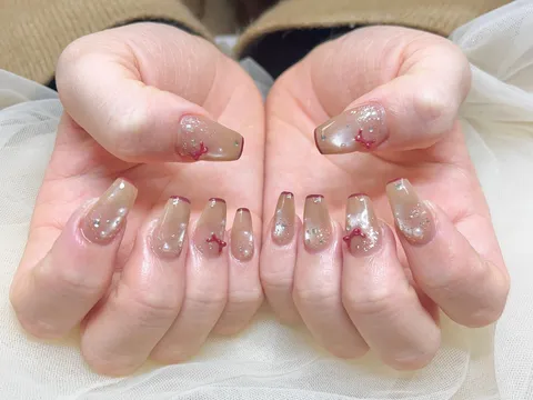 ベージュ透けの押し花ネイル｜押し花、ラメ・グリッター、ベージュ、ピンク、可愛い