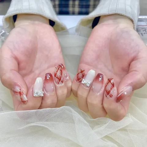 レッドチェック×スノウホワイト｜チェック、グラデーション、レッド、ホワイト、可愛い