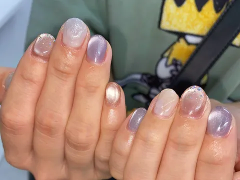 くすみピンクのラメニュアンス｜ラメ・グリッター、ニュアンス、マグネット、ピンク、ベージュ、上品・大人、個性的