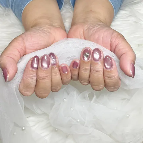 くすみピンク×ボルドーのミラークロム｜ミラー・クローム、ニュアンス、マグネット、ピンク、ボルドー、ベージュ、上品・大人、ブライダル