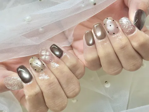 ベージュ×チャンピオンのミラーニュアンス｜ミラー・クローム、ニュアンス、マグネット、ベージュ、ゴールド、上品・大人