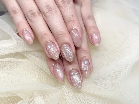 くすみピンクのミラーニュアンス｜ミラー・クローム、ニュアンス、マグネット、ベージュ、ピンク、シルバー、上品・大人、ブライダル