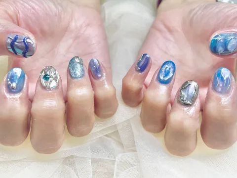 ブルー×シルバーのミラーニュアンス｜ミラー・クローム、ビジュー・ストーン、ニュアンス、マグネット、ブルー、シルバー、上品・大人