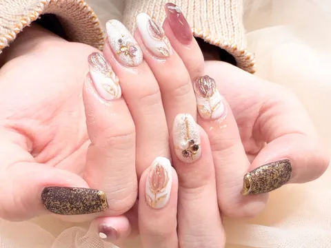 ピンク×押し花ラメネイル｜ワンカラー、ラメ・グリッター、押し花、ピンク、ベージュ、ゴールド、上品・大人、可愛い