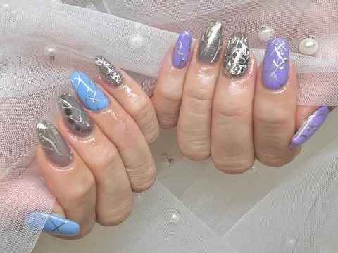 紫×青のミラークロームデザイン｜ミラー・クローム、ニュアンス、ビジュー・ストーン、パープル、ブルー、グレー・グレージュ、上品・大人、個性的