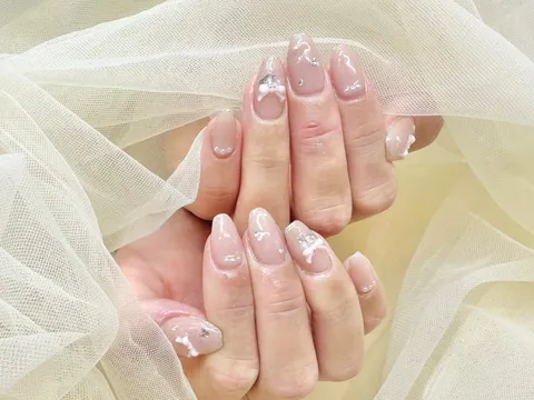 薄ピンクのニュアンスフレンチ｜シアー・透け感、ニュアンス、ピンク、ホワイト、上品・大人、ブライダル