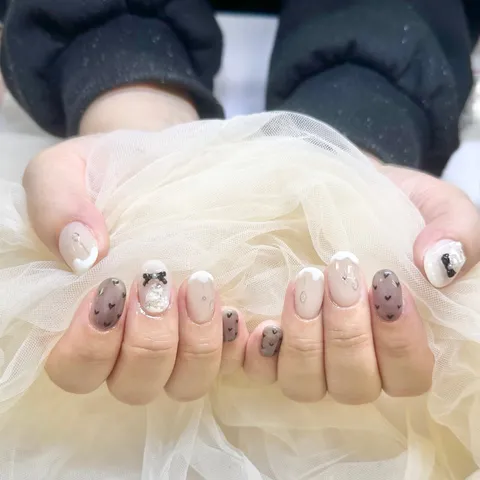 くすみピンクのレオパードハート｜レオパード、ハート、シアー・透け感、ベージュ、ピンク、ホワイト、上品・大人、シンプル