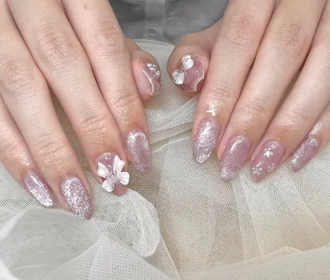 くすみピンクのラメ押し花｜ラメ・グリッター、押し花、シアー・透け感、ピンク、ベージュ、上品・大人、ブライダル