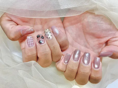 くすみピンク×白のミックスデザイン｜ワンカラー、ドット、チェック、ピンク、ホワイト、グレー・グレージュ、可愛い、シンプル
