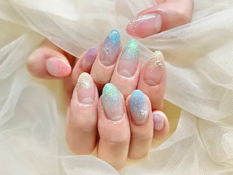 淡いピンク×ホワイトのニュアンスグラデーション｜グラデーション、ニュアンス、ラメ・グリッター、ピンク、ホワイト、ブルー、上品・大人、可愛い