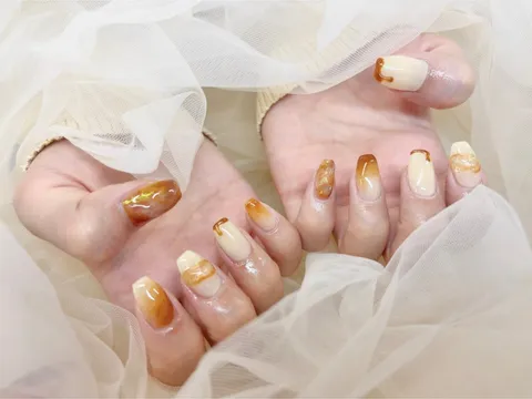 ベージュ×ゴールドのニュアンス｜ニュアンス、ラメ・グリッター、ベージュ、ゴールド、上品・大人