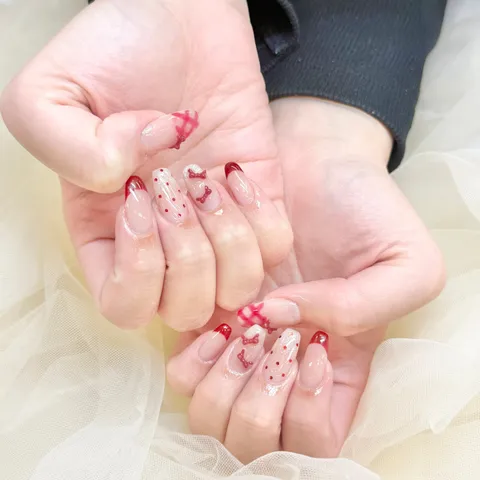 淡ピンクのハートドットネイル｜ハート、ドット、ニュアンス、ピンク、レッド、ブライダル、可愛い