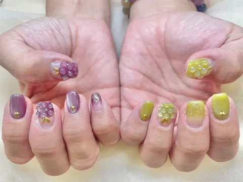 ボルドーのドット＆フラワーネイル｜ドット、フラワー、グラデーション、ボルドー、ピンク、可愛い