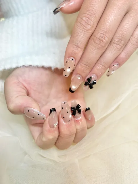 ベージュのリボン＆ドット｜ドット、リボン、ベージュ、ブラック、上品・大人、可愛い