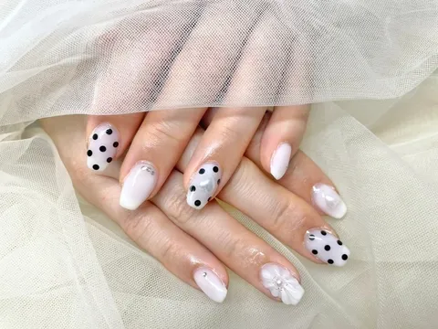 ホワイト×ピンクのポルカドット｜ドット、ホワイト、ピンク、可愛い、シンプル