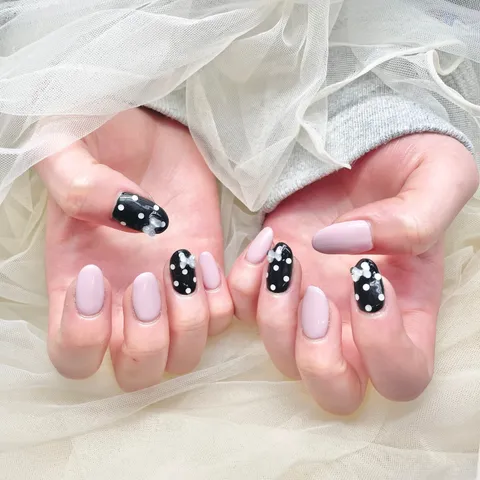 ピンク×ブラックドットネイル｜ドット、ピンク、ブラック、可愛い