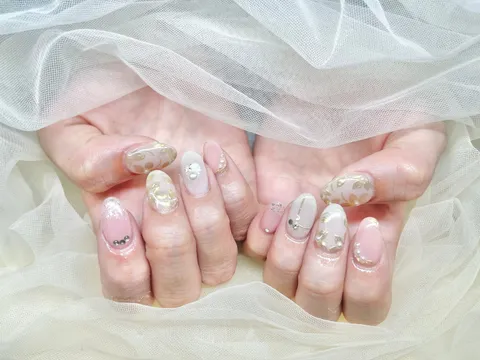 薄ピンクのニュアンスマーブル｜ニュアンス、ビジュー・ストーン、ピンク、ホワイト、上品・大人、ブライダル